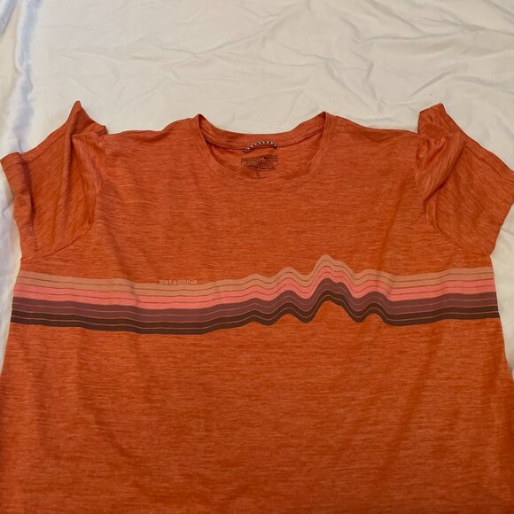 Patagonia capilene tee in size L - Picture 3 of 4